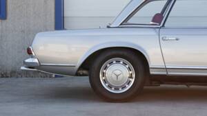 Image 8/70 of Mercedes-Benz 280 SL (1967)