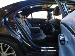 Bild 36/50 von Mercedes-Benz S 63 AMG (2015)