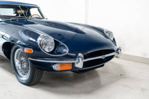 Image 27/36 of Jaguar E-Type (1969)