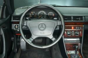 Bild 16/50 von Mercedes-Benz 300 CE-24 3.4 AMG (1993)