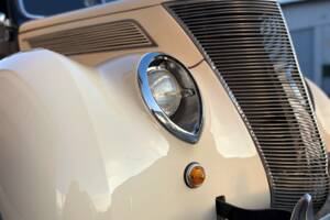 Image 21/26 de Ford V8 Deluxe Club Cabriolet (1937)