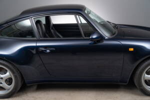 Image 7/24 of Porsche 911 Carrera (1993)