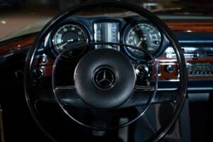 Image 22/91 of Mercedes-Benz 280 SE (1970)
