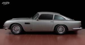 Image 2/10 of Aston Martin DB 5 Vantage (1965)