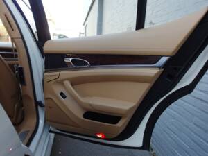 Bild 80/99 von Porsche Panamera Turbo (2009)