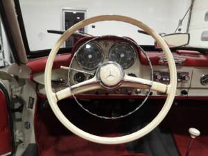Image 6/15 of Mercedes-Benz 190 SL (1963)