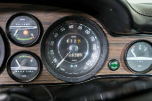 Image 33/50 of Volvo 1800 E (1971)