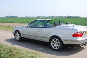 Image 19/46 of Mercedes-Benz CLK 200 (1999)