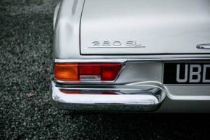 Image 23/35 of Mercedes-Benz 280 SL (1969)