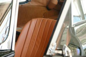 Image 47/50 de Jaguar E-Type (1970)