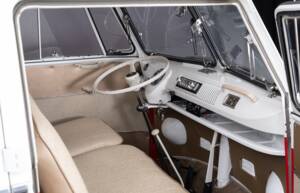 Image 25/46 of Volkswagen T1 Samba (1967)