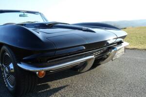 Immagine 31/35 di Chevrolet Corvette Sting Ray Convertible (1965)