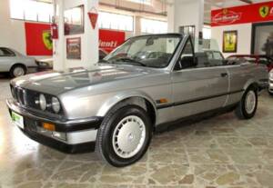 Bild 1/10 von BMW 325i (1987)