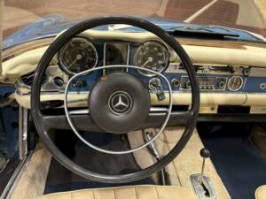 Image 23/36 de Mercedes-Benz 280 SL (1970)
