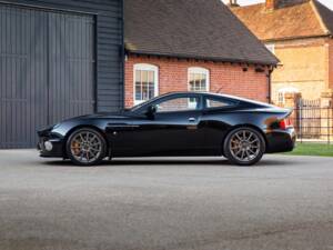 Image 2/75 of Aston Martin V12 Vanquish S (2007)