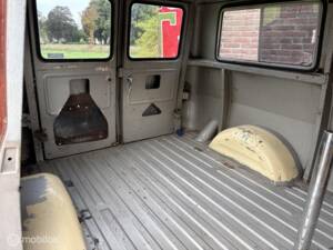 Image 28/50 of Chevrolet G-10 Van (1965)