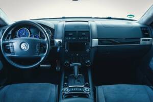 Image 15/15 of Volkswagen Touareg W12 (2007)