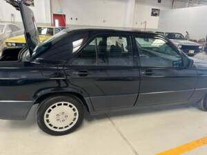 Bild 42/69 von Mercedes-Benz 190 E (1988)