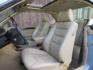 Bild 8/12 von Mercedes-Benz 300 CE (1990)