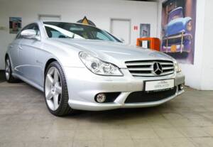 Afbeelding 3/44 van Mercedes-Benz CLS 55 AMG (2005)