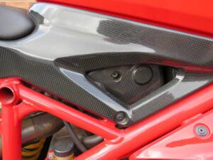 Bild 25/46 von Ducati 1098 R (2008)