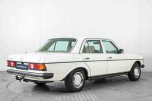 Image 2/50 of Mercedes-Benz 300 D (1980)
