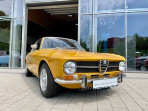 Bild 2/25 von Alfa Romeo Giulia GT 1300 Junior (1971)