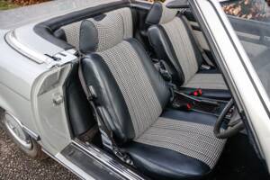 Image 29/40 of Mercedes-Benz 450 SL (1977)