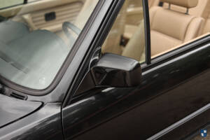 Bild 78/83 von BMW 325i (1990)