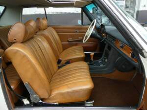 Image 12/20 of Mercedes-Benz 220 D (1972)