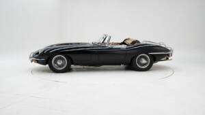 Image 7/15 of Jaguar E-Type (1969)