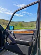Bild 29/37 von Mercedes-Benz 200 E (1989)