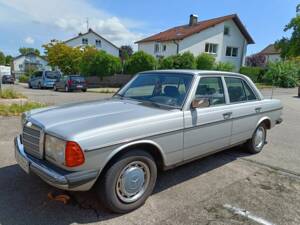 Bild 1/4 von Mercedes-Benz 230 E (1981)
