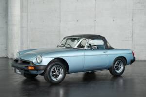 Image 8/50 of MG MGB (1976)