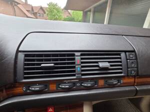 Image 65/103 de Mercedes-Benz 300 SE (1991)