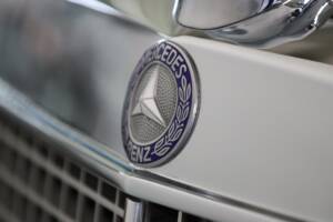Image 34/99 of Mercedes-Benz 280 SE 3,5 (1971)