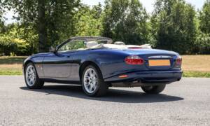 Image 4/36 of Jaguar XK8 4.0 (2001)