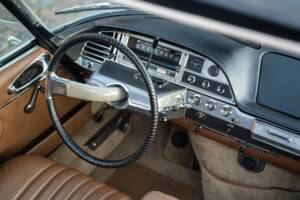 Image 30/44 of Citroën DS 21 (1968)