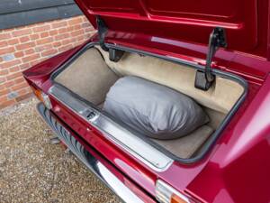 Afbeelding 43/62 van Aston Martin V8 Vantage X-Pack (1987)