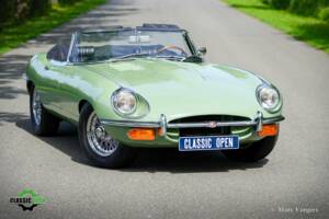 Image 14/60 de Jaguar E-Type (1969)