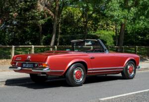 Image 3/33 of Mercedes-Benz 280 SL (1970)