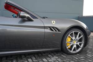 Image 47/50 of Ferrari California (2009)