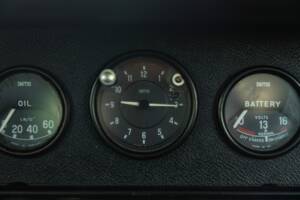 Image 42/50 de Jaguar E-Type (1968)