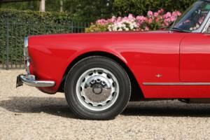 Image 26/50 of Alfa Romeo 2600 Spider (1962)