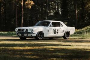 Image 1/19 of Ford Mustang Notchback (1965)