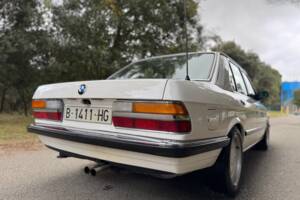 Bild 14/47 von BMW 528i (1986)