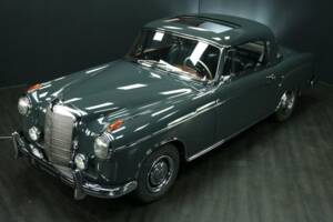 Bild 47/49 von Mercedes-Benz 220 SE (1960)