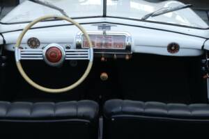 Image 32/50 of SIMCA 8 Sport (1950)