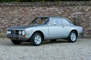 Image 15/50 of Alfa Romeo 1750 GT Veloce (1970)