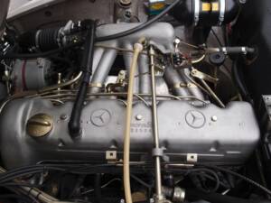 Image 26/99 de Mercedes-Benz 280 SL (1971)